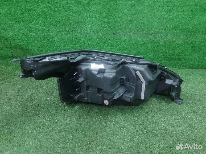 Фара левая Lexus LX570