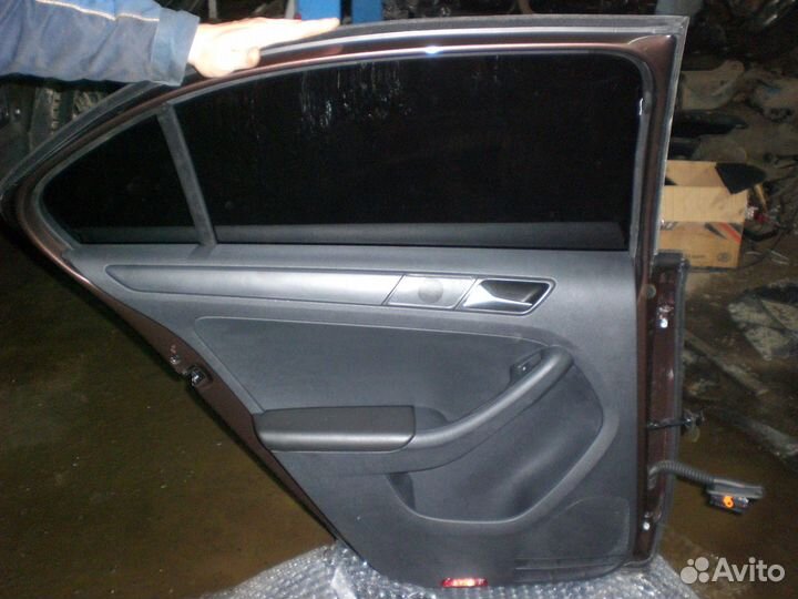 Обшивки дверей Джетта 6 есть все 4