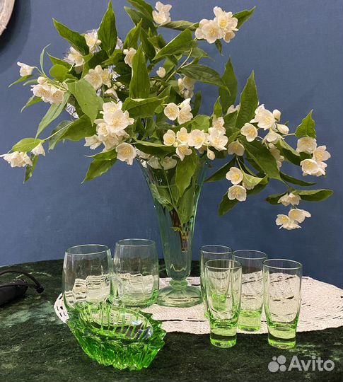 Старинное зеленое стекло гхз