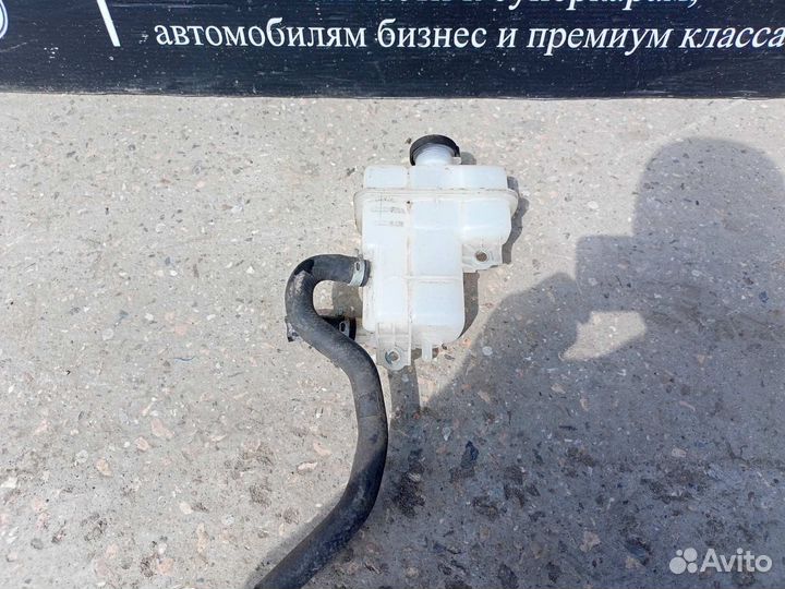 Toyota RAV4 50 2023 расширительный бачок