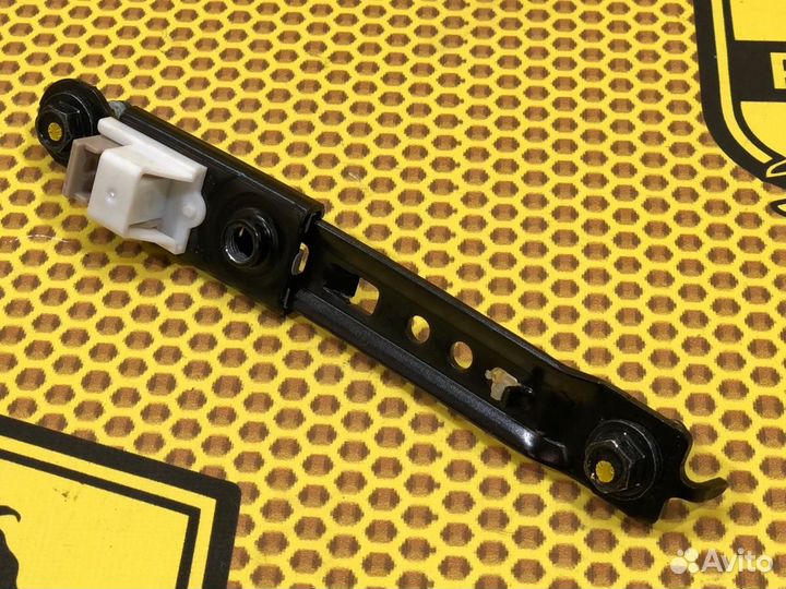 Механизм регулировки высоты ремня безопасности