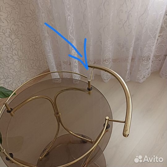 Хороший журнальный столик на колесах