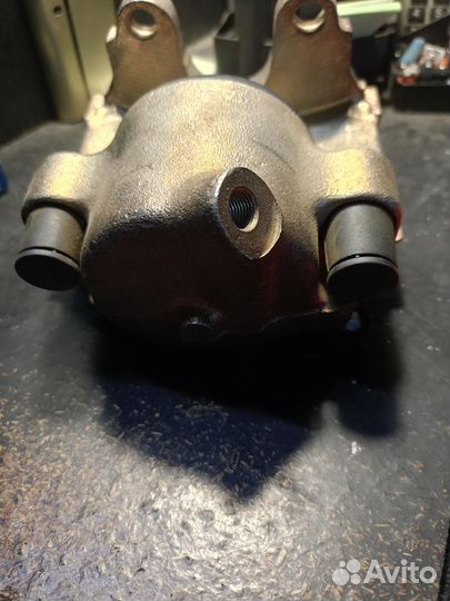 Суппорт тормозной передний bmw