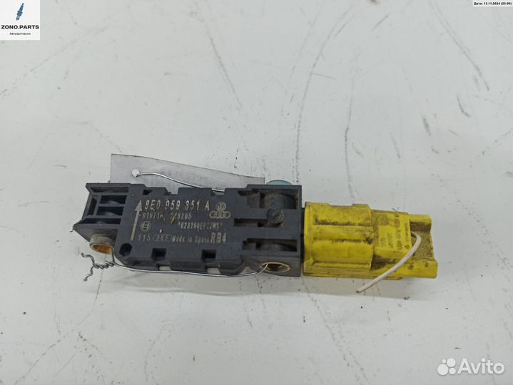 Датчик удара (Airbag) 8E0959651A на Audi A4 B7 (2004-2008)