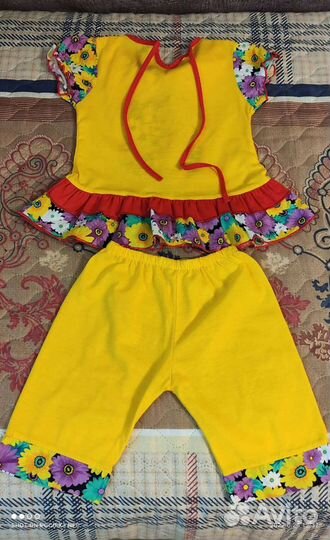 Яркий костюмчик