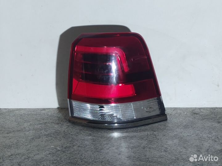 Фонарь задний правый Toyota Land Cruiser 200