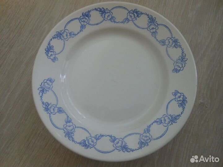 Тарелки и салатники