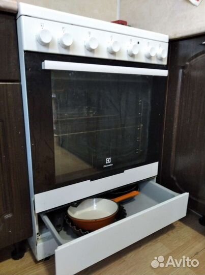 Плита электрическая Electrolux стеклокерамика