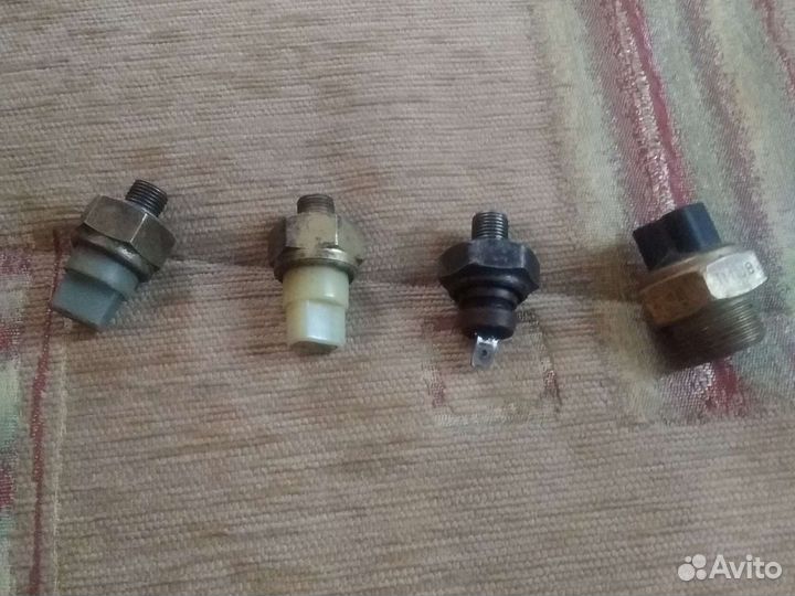 Реле масла/реле поворотов на audi 80 2B