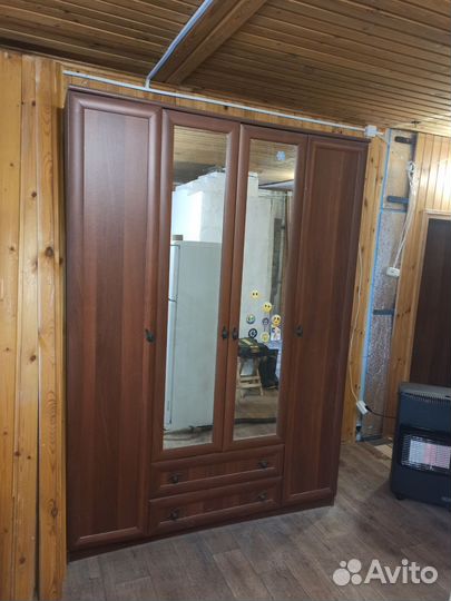 Шкаф распашной