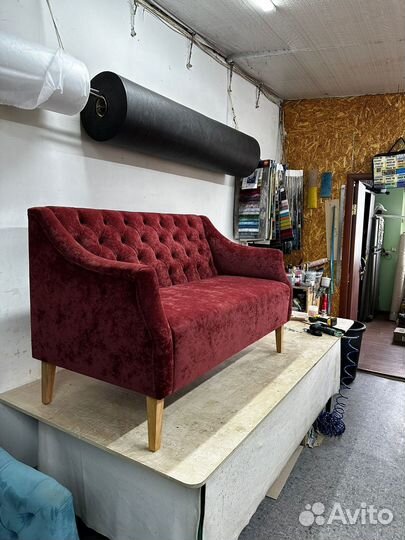 Диван в кафе (бар)