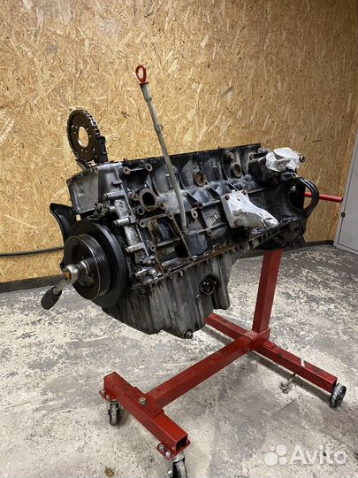 Блок мотора в сборе на mercedes m103 3.0 литра