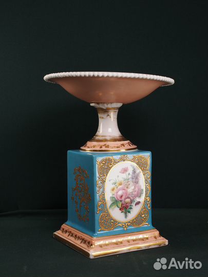 Фарфоровая вазочка для сладкого. XIX век. Европа
