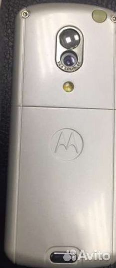 Телефон Motorola rokr E1