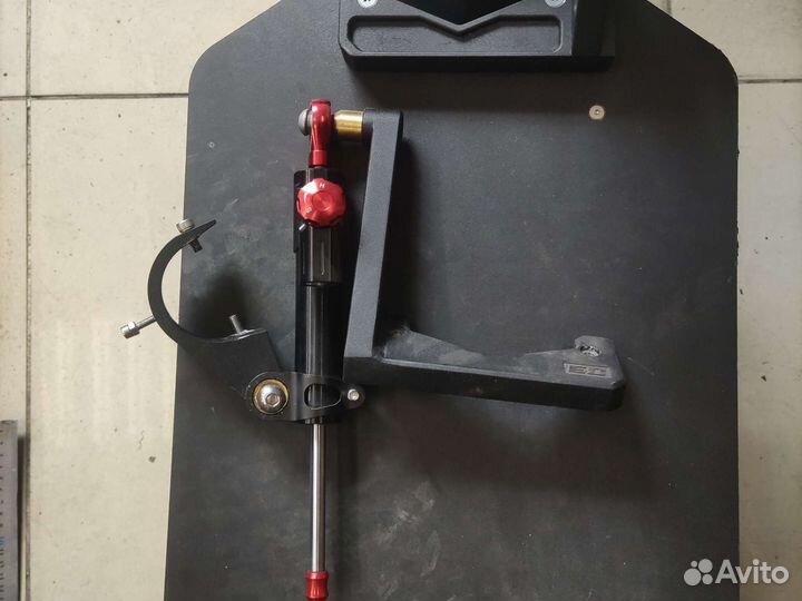 Демпфер руля для самоката Куго g1 под правую ногу