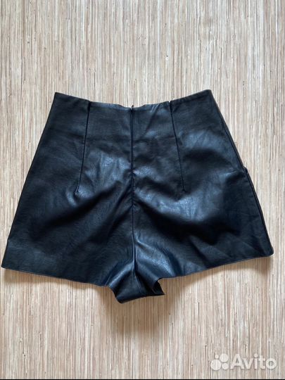 Шорты из эко кожи 46-48