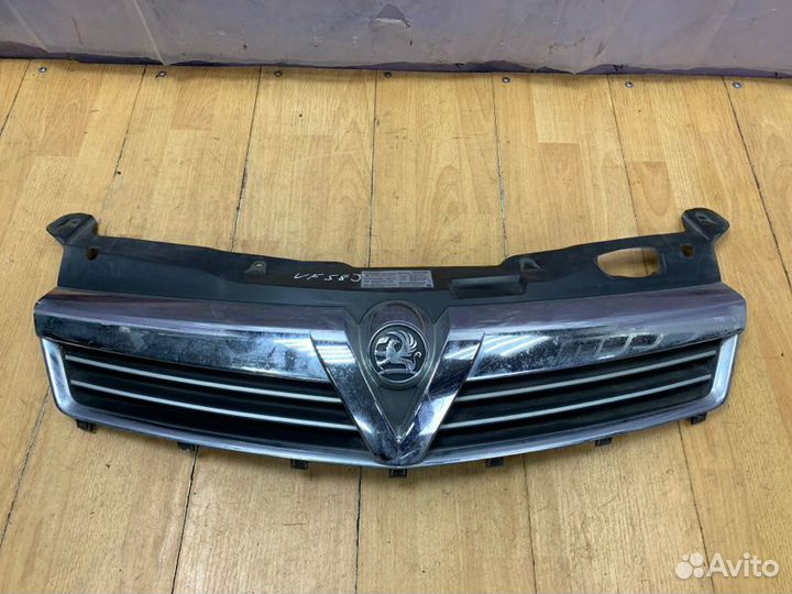 Решетка радиатора Opel Astra H хетчбэк 5-ти дв