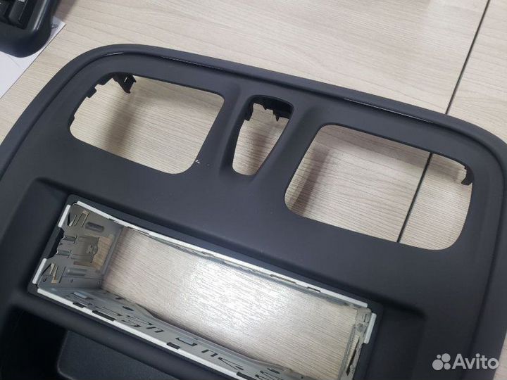 Рамка магнитолы Renault Logan 2