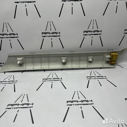 Накладка стойки ветрового стекла (правая) Priora