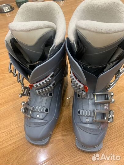 Горнолыжные ботинки женские. Salomon Charm 6