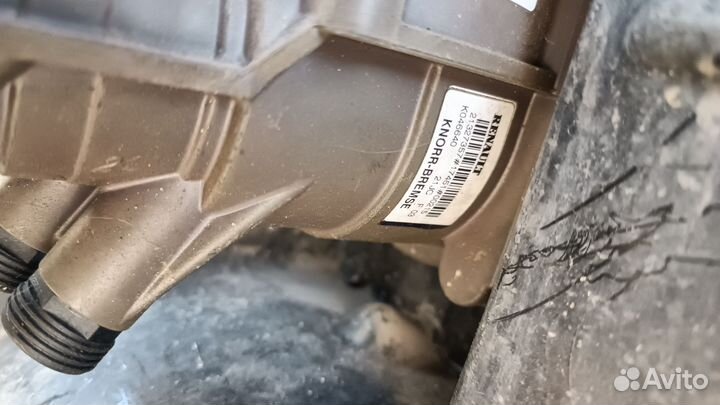 Кран главный тормозной Renault T Volvo