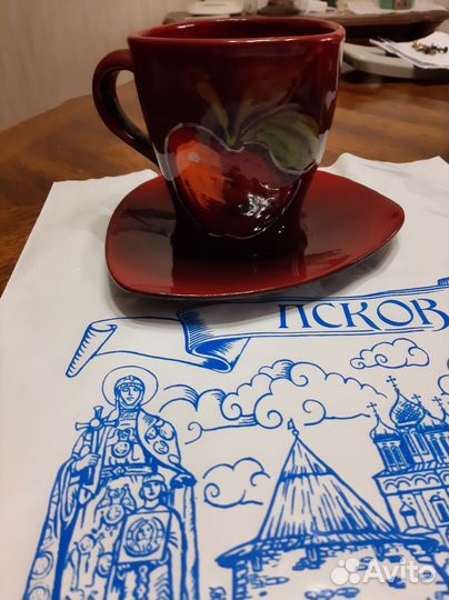 Бокал с блюдцем