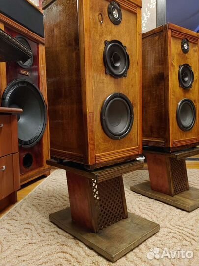 Стойки для акустики 