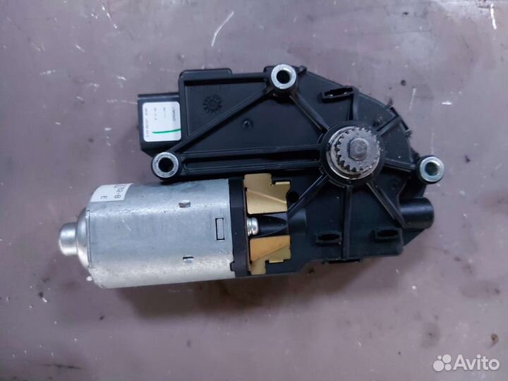 Моторчик Люка на Mercedes ML GL 164