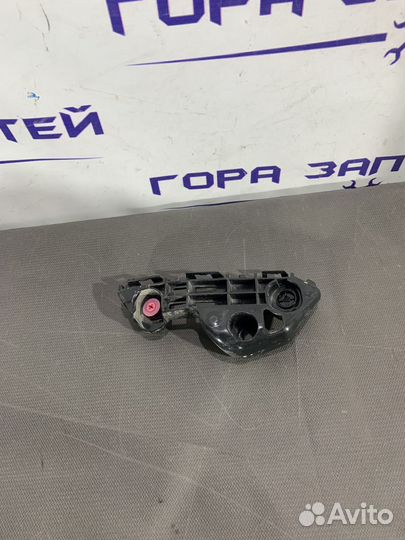 Кронштейн бампера Toyota Camry 2021 5253533060