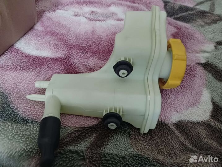 Бачок жидкости гур