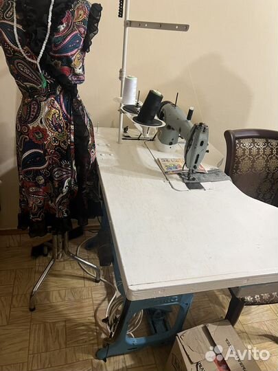 Промышленная швейная машина с шагающей лапкой
