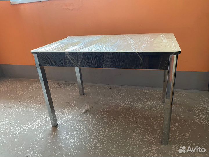 Кухонный стол