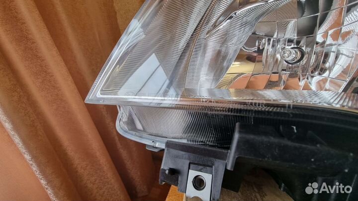 Фара на Subaru Forester левая ксеноновая