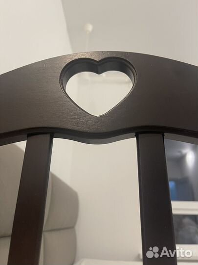 Детская кроватка с маятником и комодом