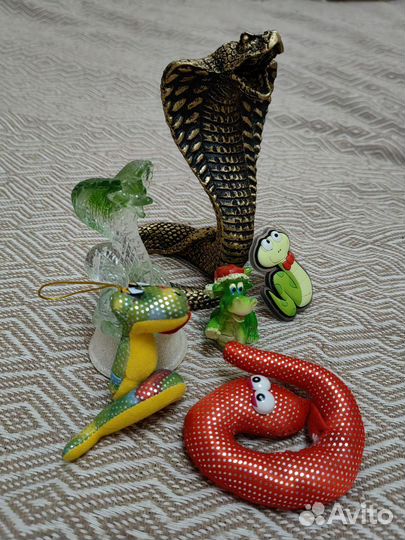 Статуэтки змеи