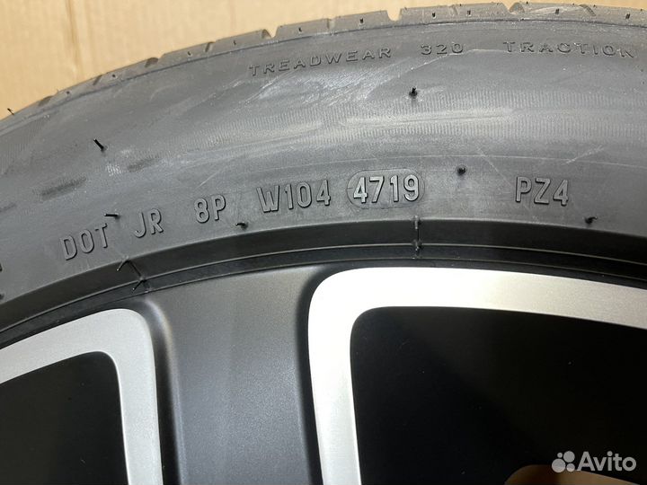 Pirelli P Zero PZ4 285/40 R22 106Y