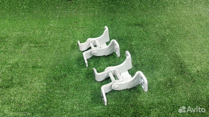 Петля двери багажника Suzuki Escudo