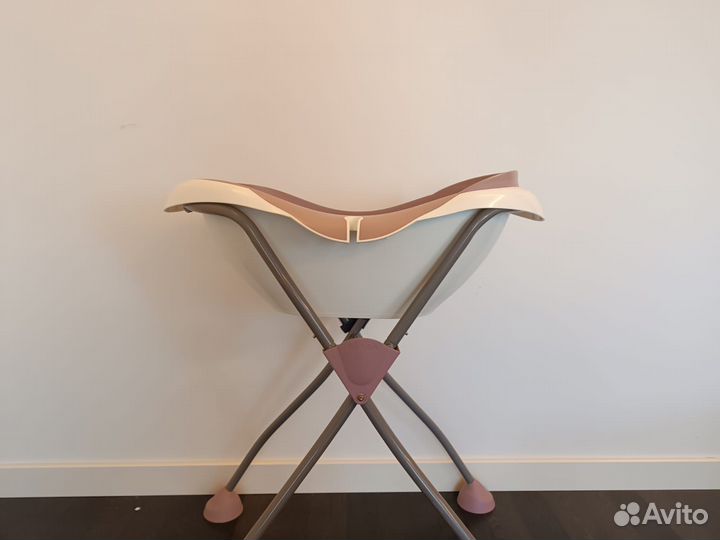 Пеленальный столик и ванночка beaba на подставках