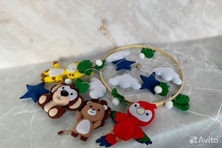 Мобиль на кроватку из фетра