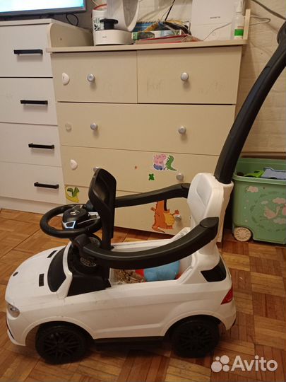 Детская машинка каталка с ручкой