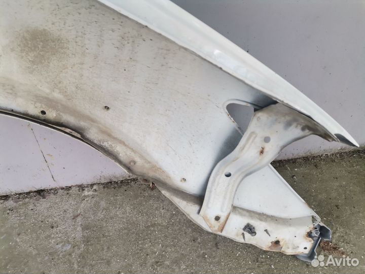 Крыло левое Pontiac vibe