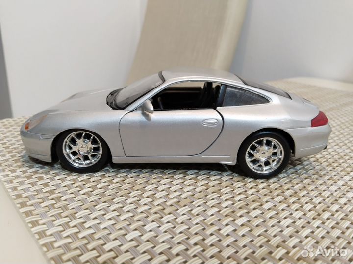 Модель Porsche 911 Carrera 1:24