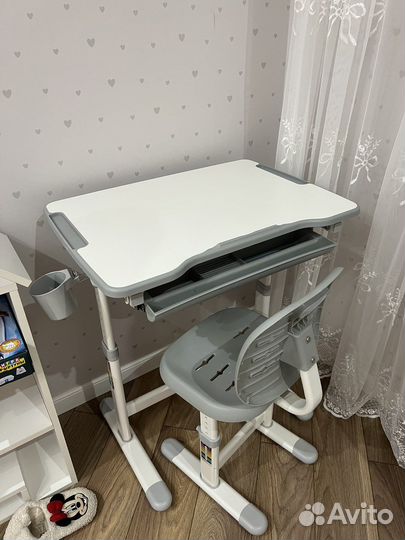 Детский письменный стол