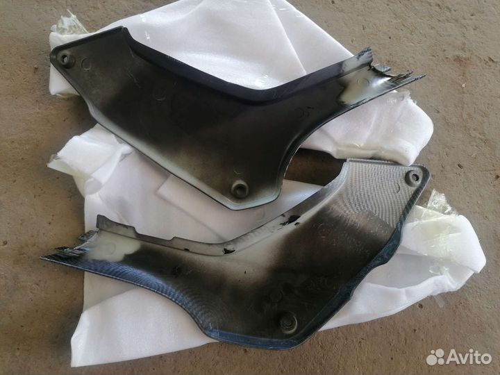 Боковой пластик Honda cb600 Hornet 98-04