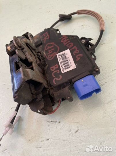 Замок передний правый Volkswagen Touareg 7L