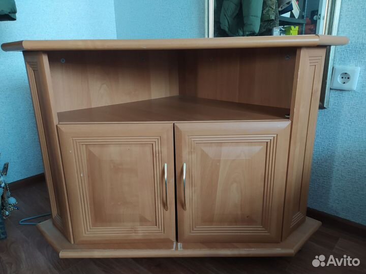 Тумба под телевизор угловая