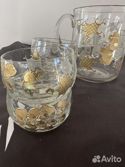 Кувшин с крушками