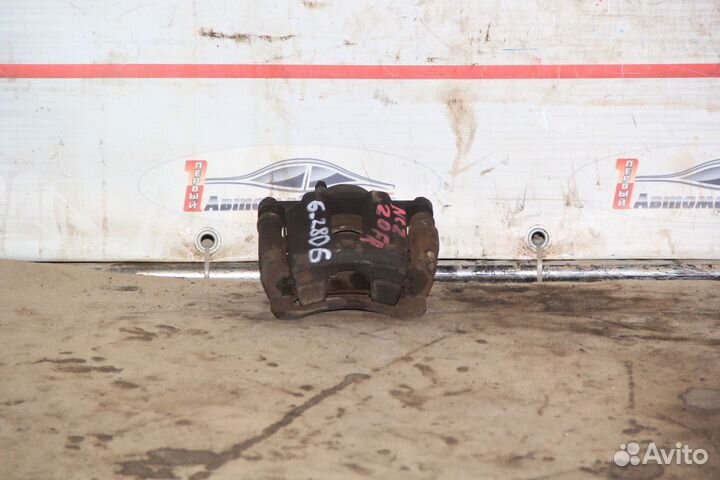 Суппорт перед право c Toyota Raum NCZ20 1NZ-FE