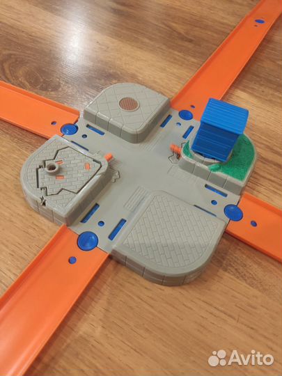 Гоночный трек Hot Wheels