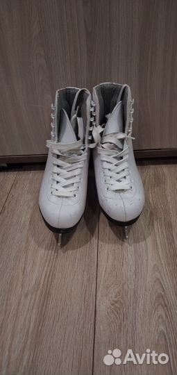 Коньки фигурные белые 34-35р